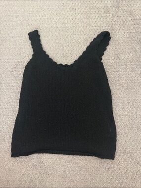 Francesca's Collections Black Scallop-Trim Knit Tank